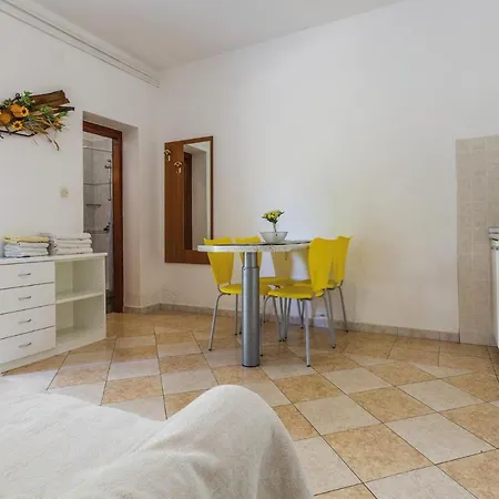 Apartment 2 Bedroom Beautiful In