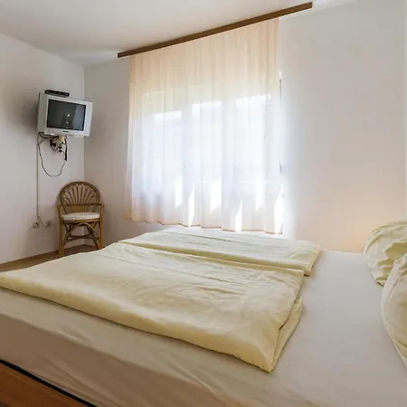 2 Bedroom Beautiful In Apartment *