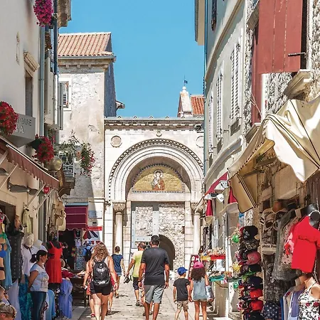2 Bedroom Beautiful In Porec