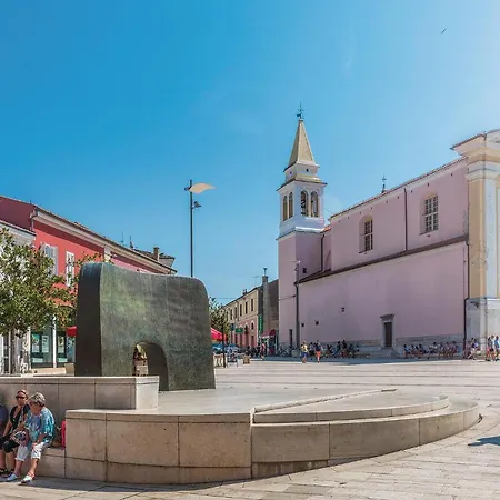 2 Bedroom Beautiful In Apartment Porec