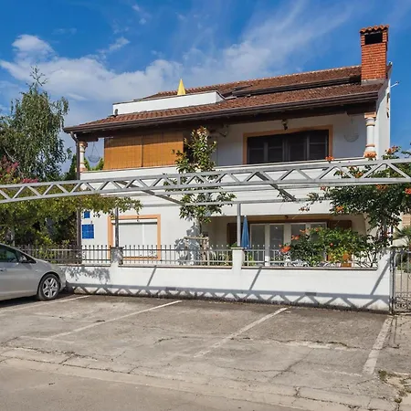 Apartment 2 Bedroom Beautiful In