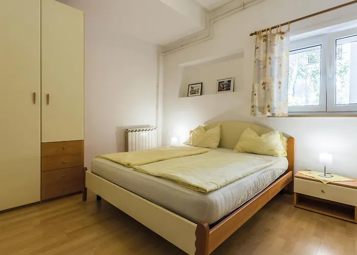 アパート Izabela ポレッチ